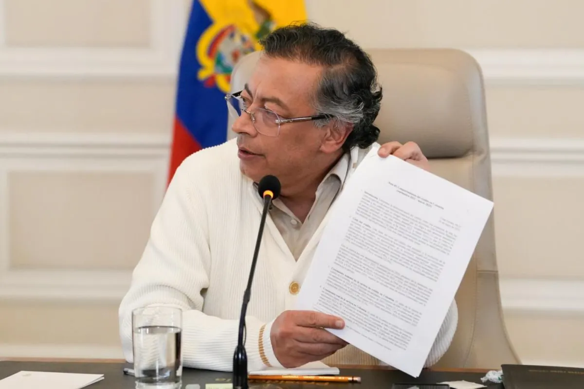 Gustavo Petro buscaría hacer otro 'decretazo' para escoger empresa que emita pasaportes