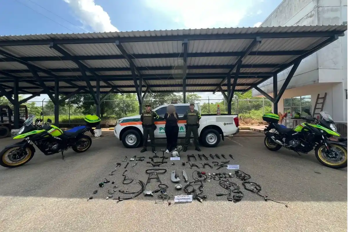 Mujer llevaba autopartes robadas