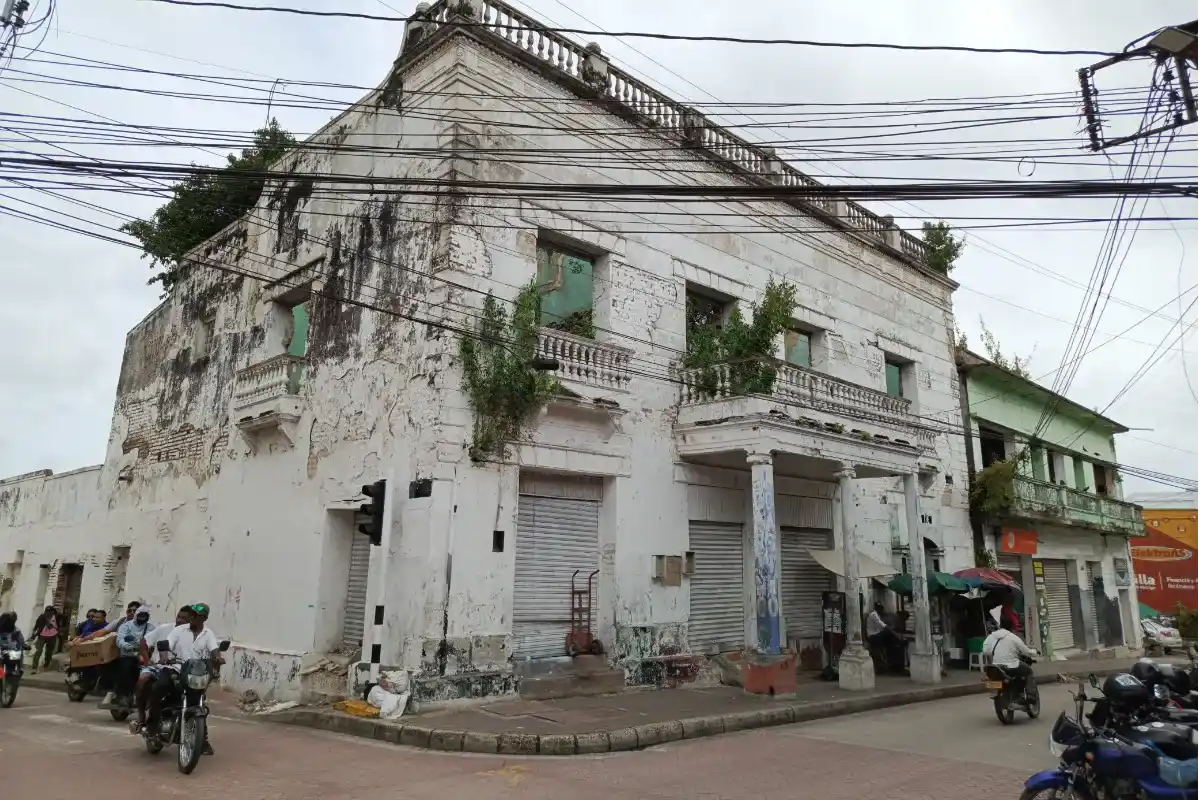 Alerta: edificios del centro de Sincelejo se caen a pedazos