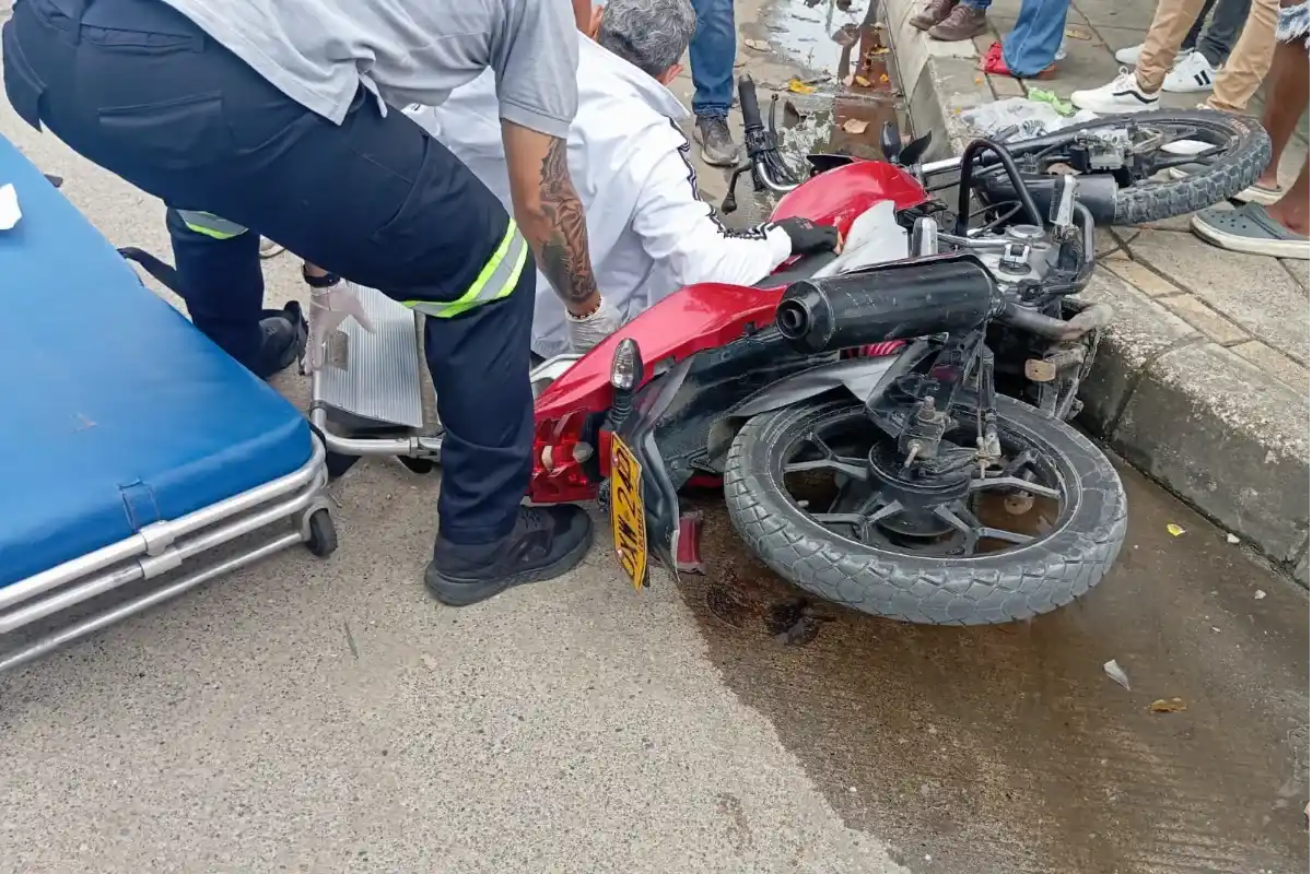 Violento accidente de tránsito por poco le cuesta la vida
