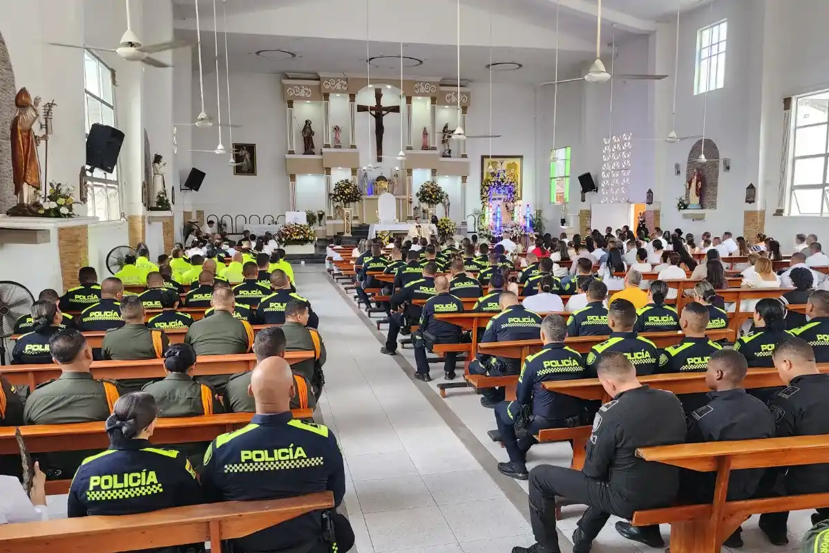 Policía Nacional en Córdoba rinde homenaje a la 'Virgen del Carmen' en emotiva ceremonia.