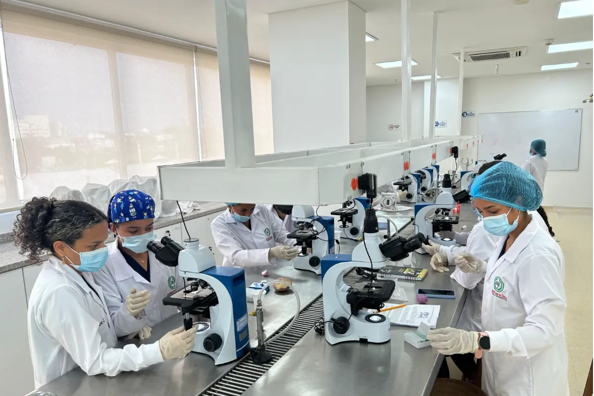 UAJS, referente regional en calidad académica, innovación e investigación con impacto social