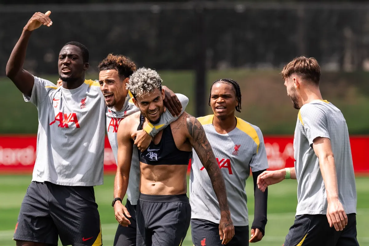 Golazo de Luis Díaz en entrenamiento con Liverpool