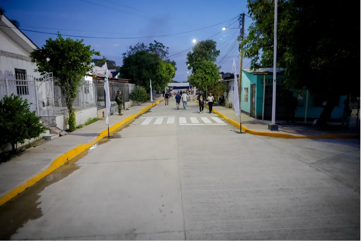 Gobernación y alcaldía inauguraron calles en Magangué