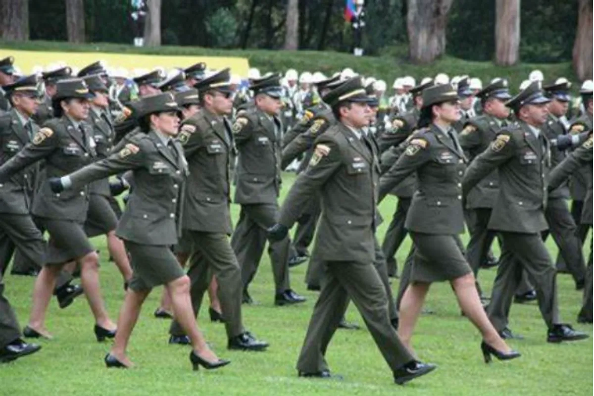 Petro congela ascensos de más de 600 policías y alerta esta fuerza pública