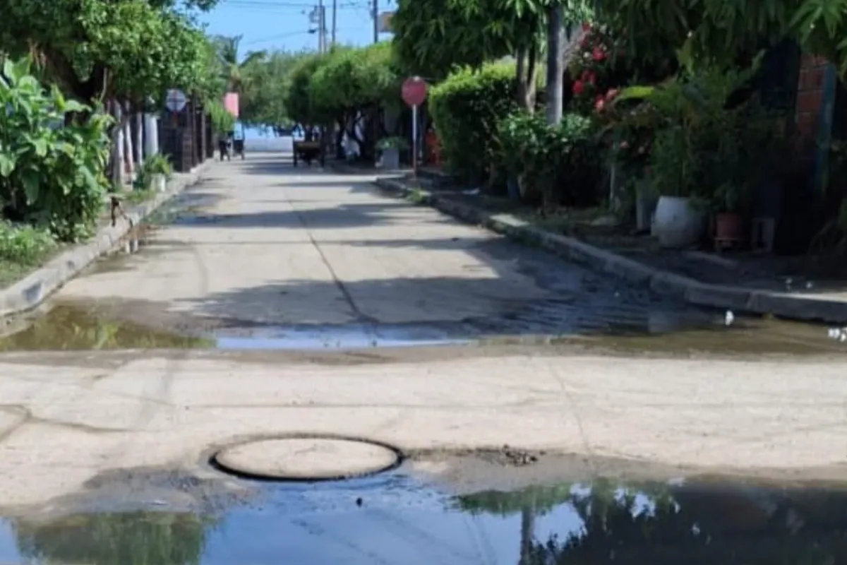 Moñitos está 'invadido' de aguas negras: ¿Y el Alcalde?