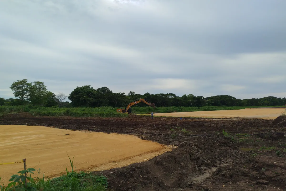 Están a pocos metros de unir por completo la pista del aeropuerto en Tolú