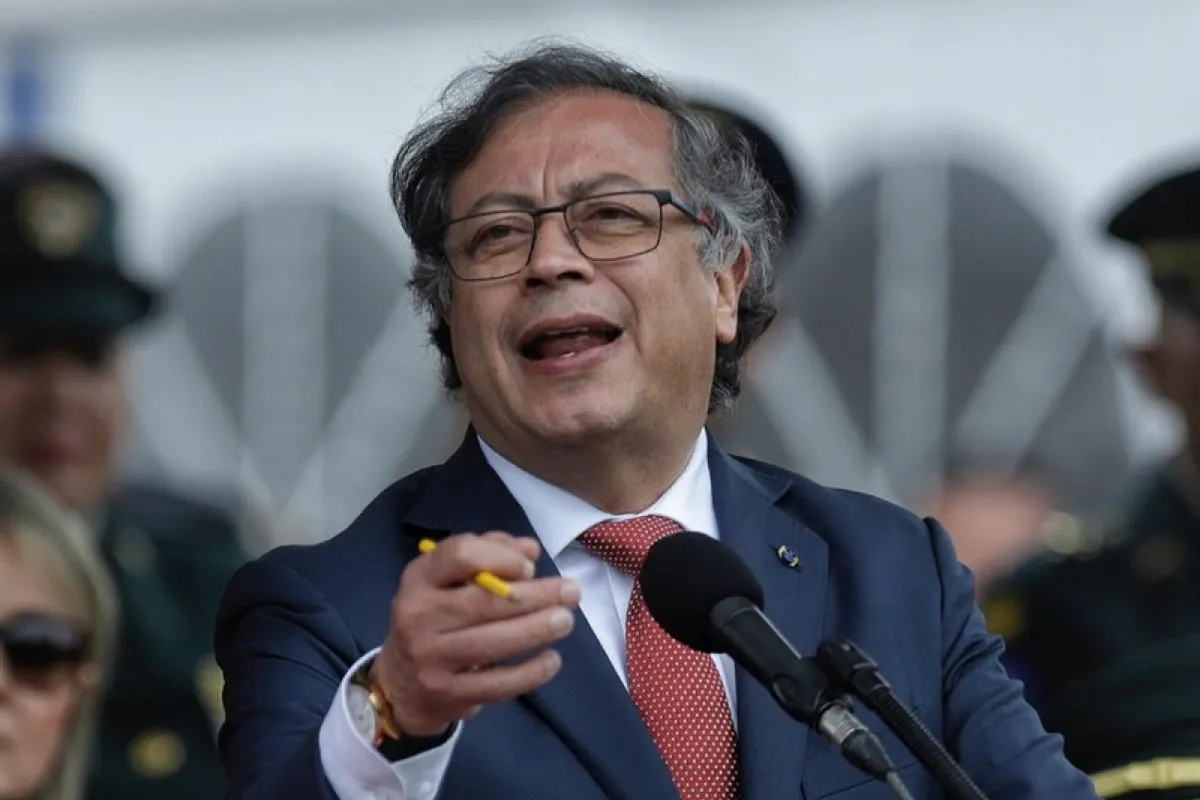 Petro vuelve a atacar a los medios por la crisis del país: "La prensa que tenemos hoy, es constructora de violencia"
