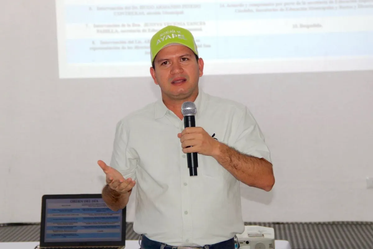 Alcalde Hugo Pinedo, ¿no le da pena las alcantarillas rebosadas en Ayapel?