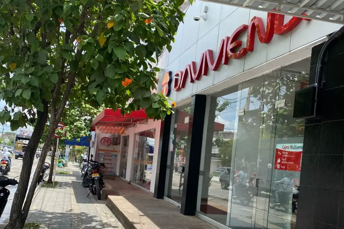 Le hurtaron el dinero dentro del banco