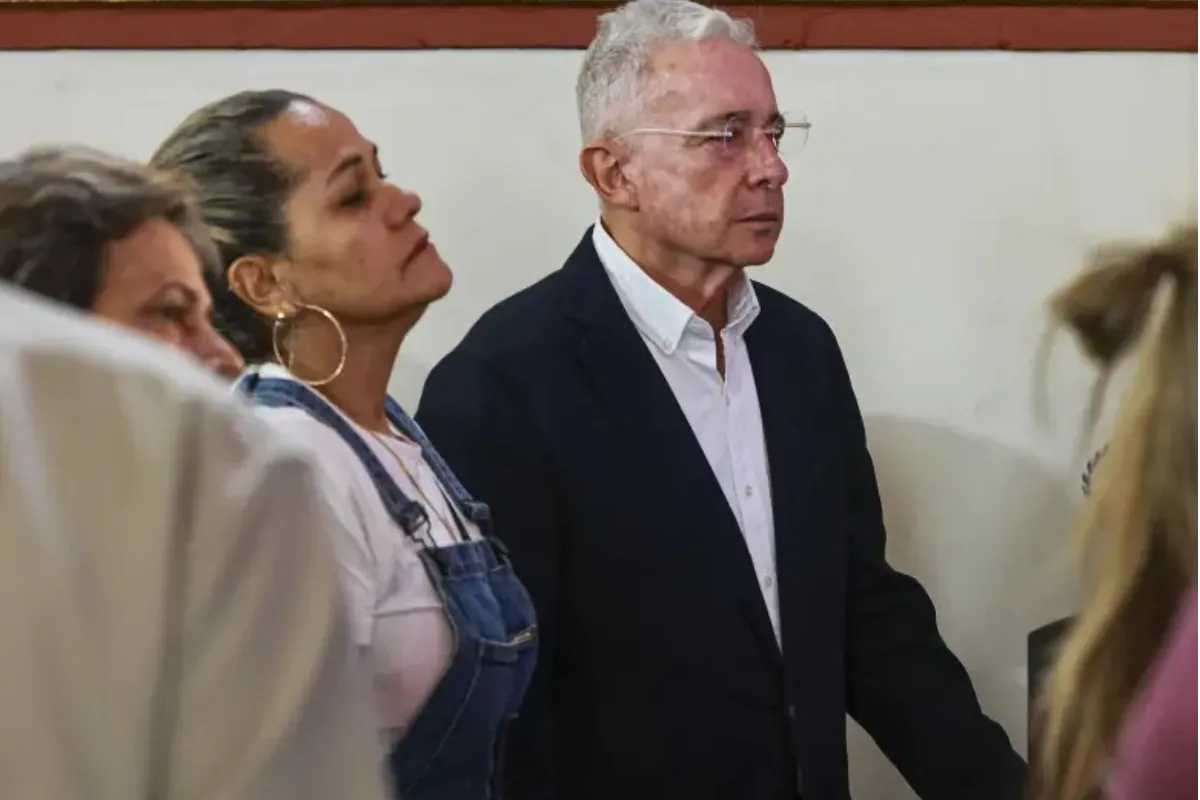 Multa millonaria y nueve años de prisión para Uribe