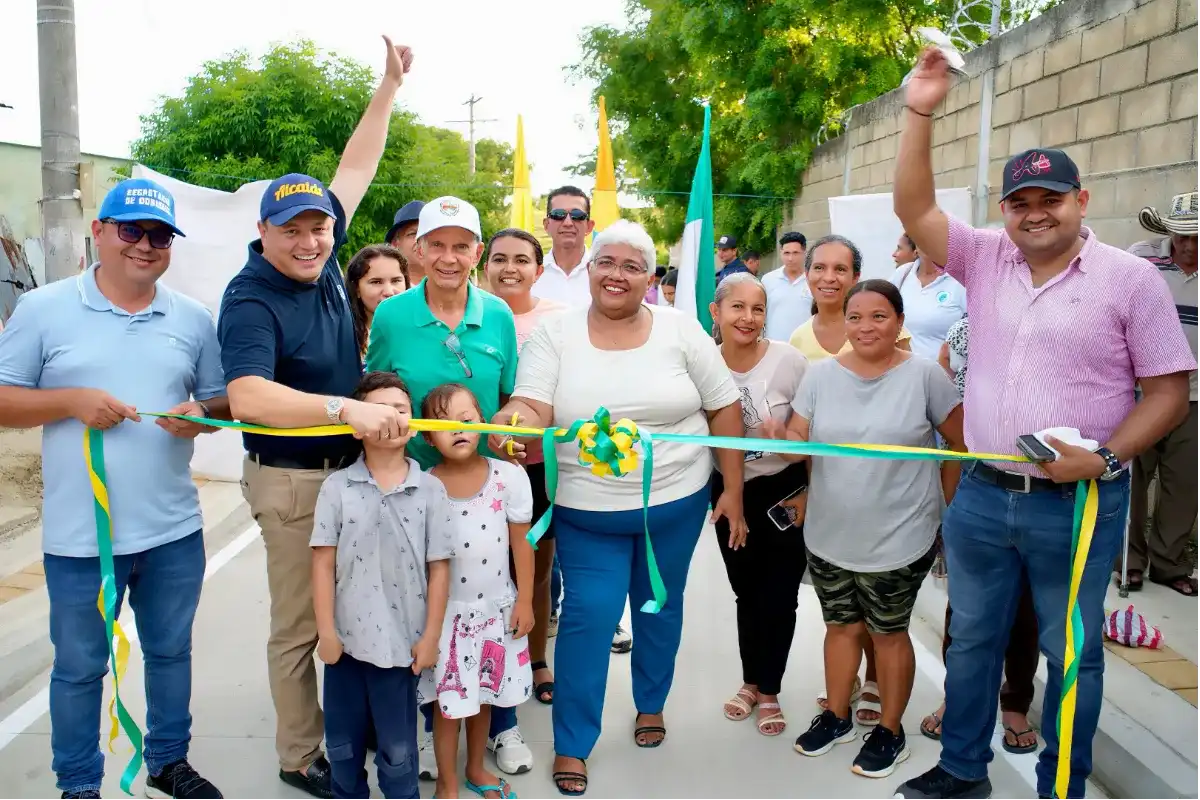 Barrio Don Miguel celebra la pavimentación de su calle principal tras más de 25 años de espera