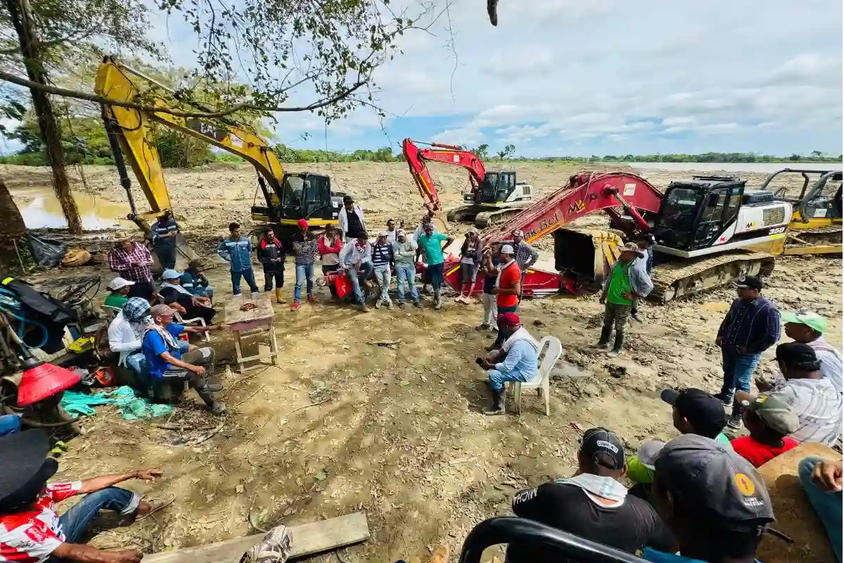 Mientras la UNGRD dice que obra del canal no están paralizada, la comunidad afirma que sí