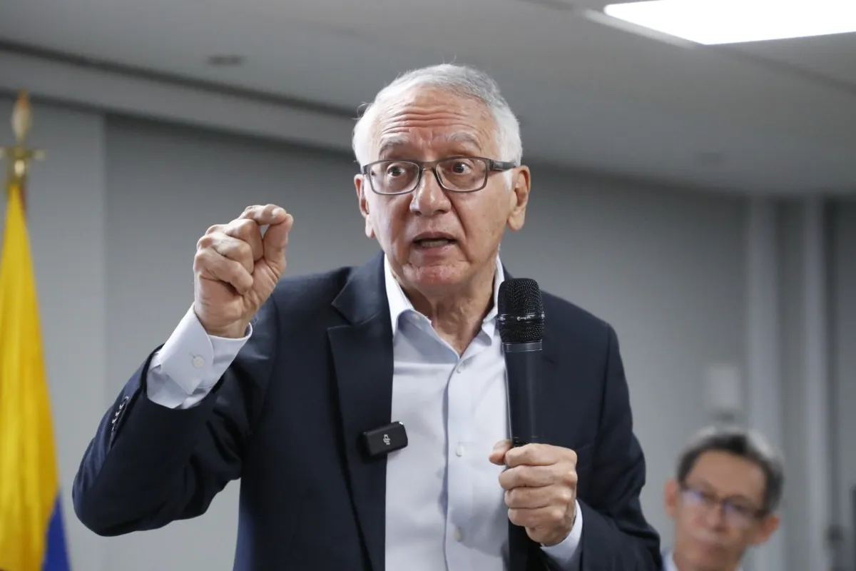 Gobierno se salta al Congreso e impone reforma a la salud por decreto