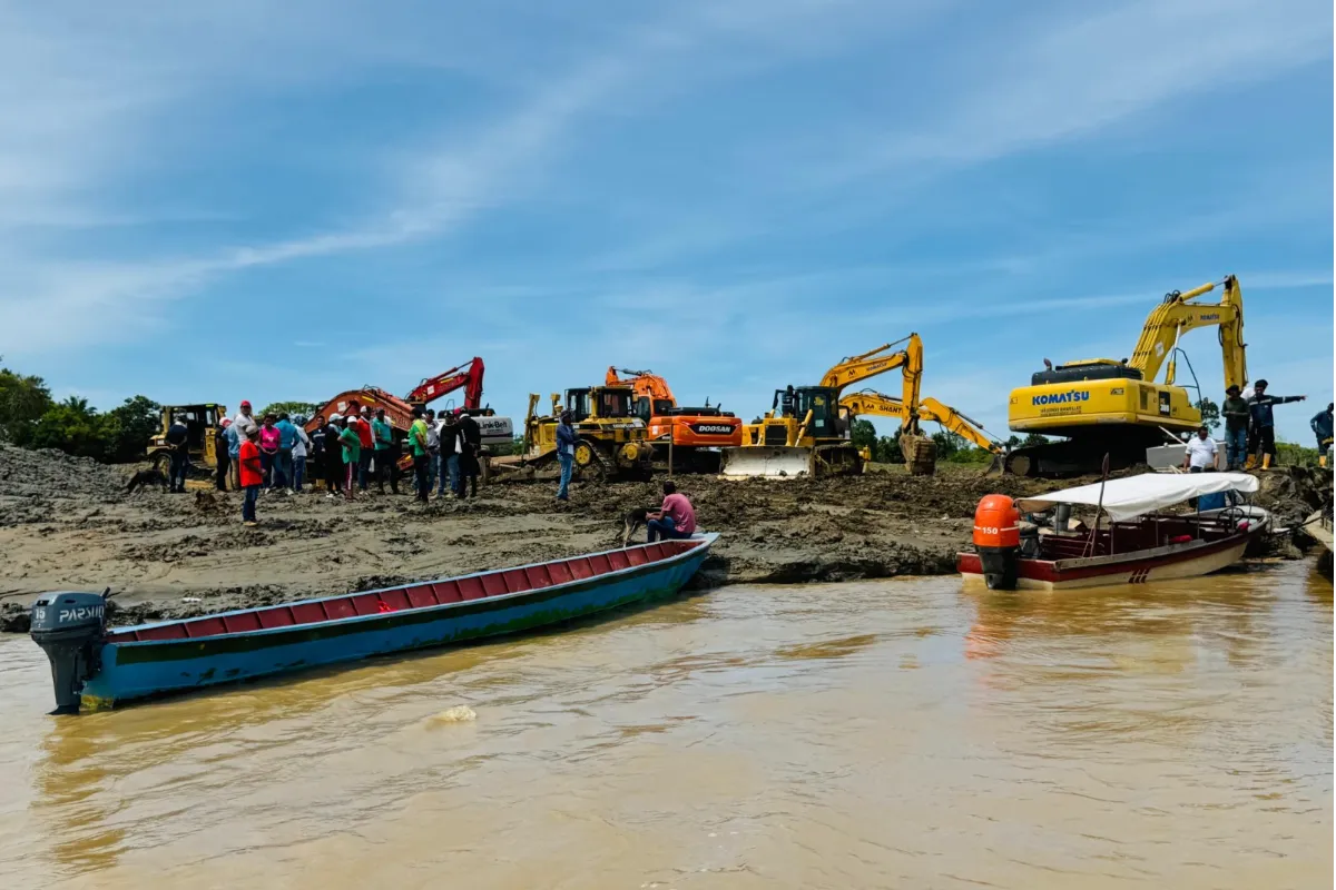 Comunidad mojanera está dispuesta a no dejar trabajar la maquinaria en el canal de La Esperanza, hasta que el Gobierno nacional los atienda