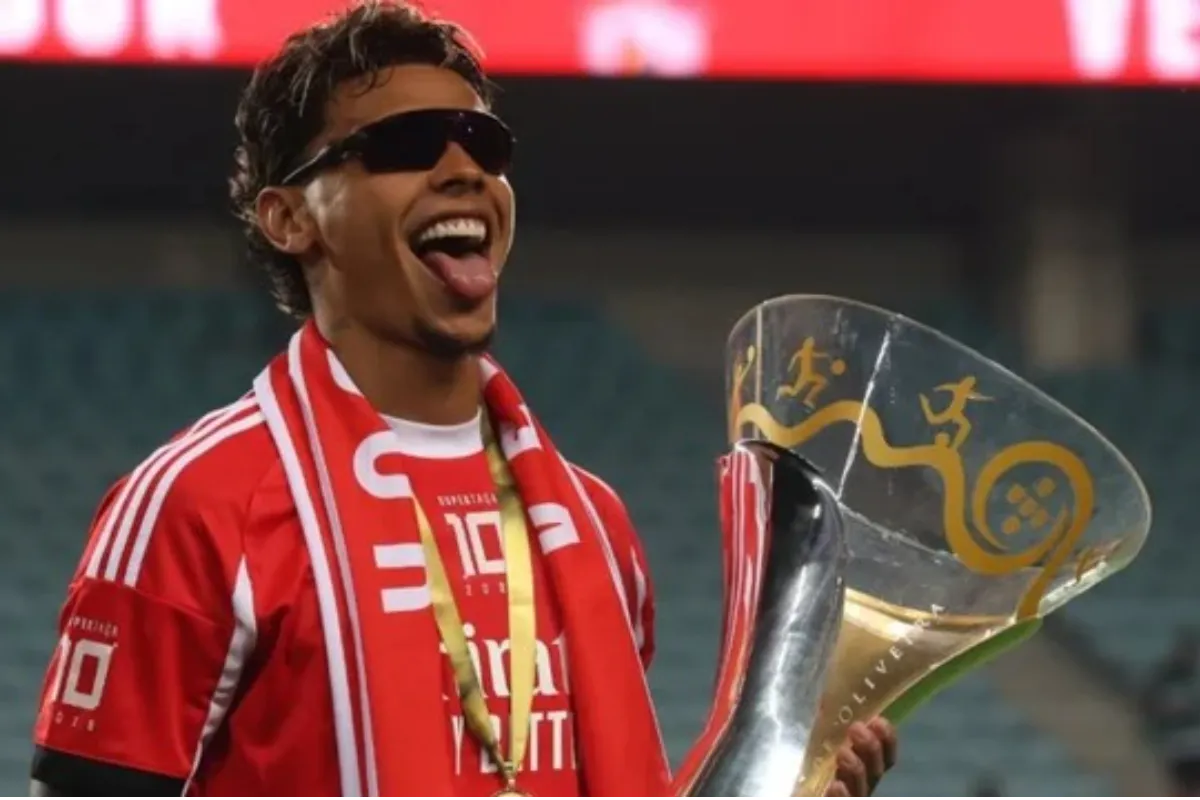 Richar Ríos celebra su primer título