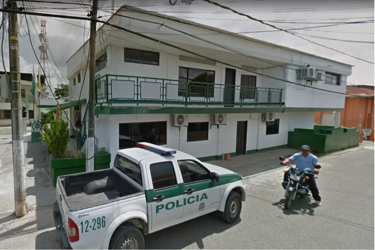 No pararon el carro y les dispararon