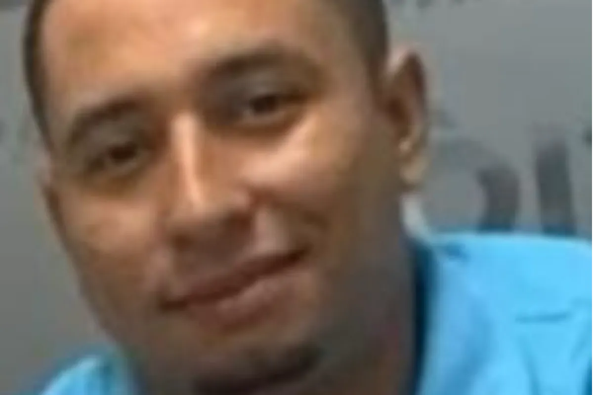 Se cayó de la moto y se mató
