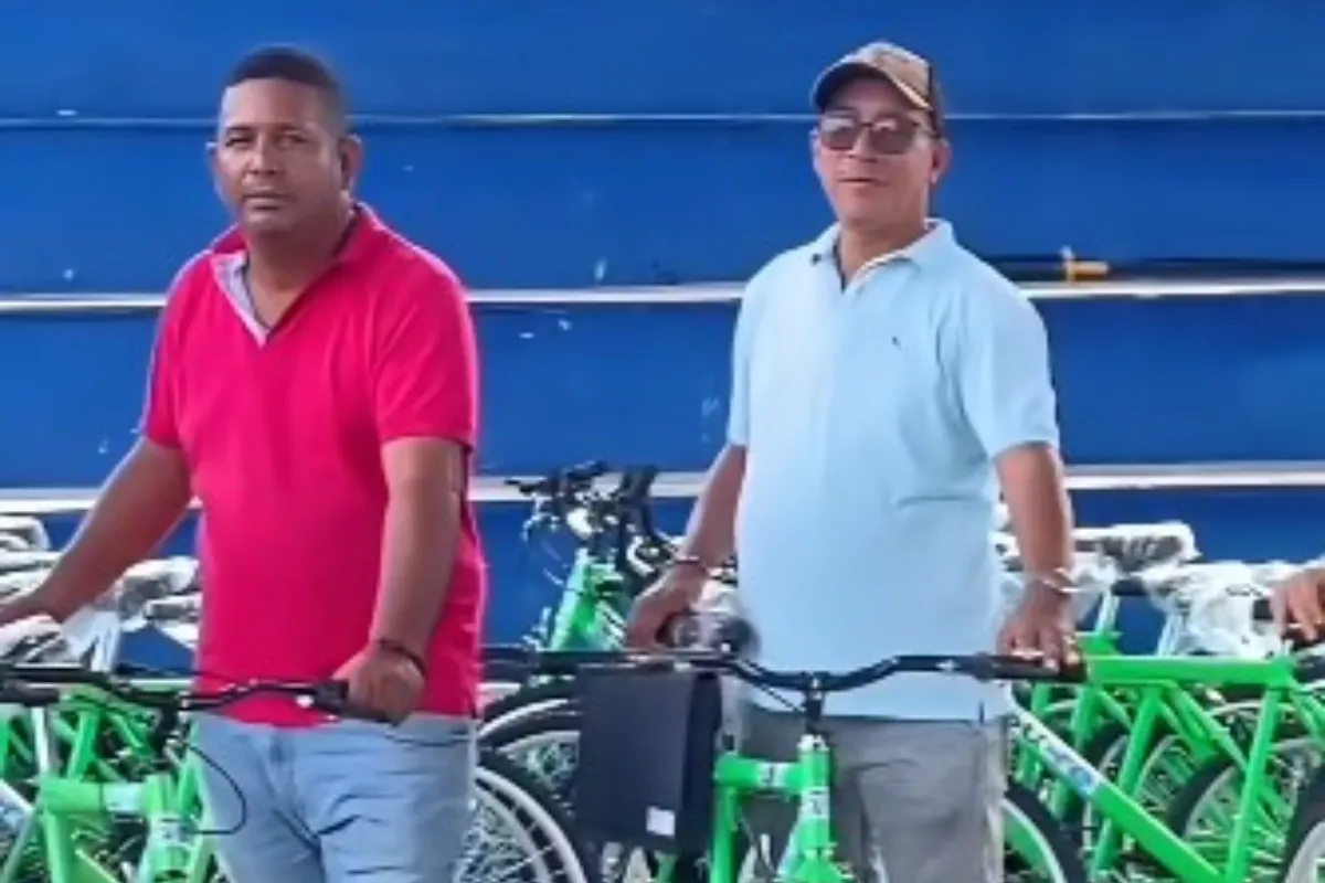 Entregan medio de transporte escolar