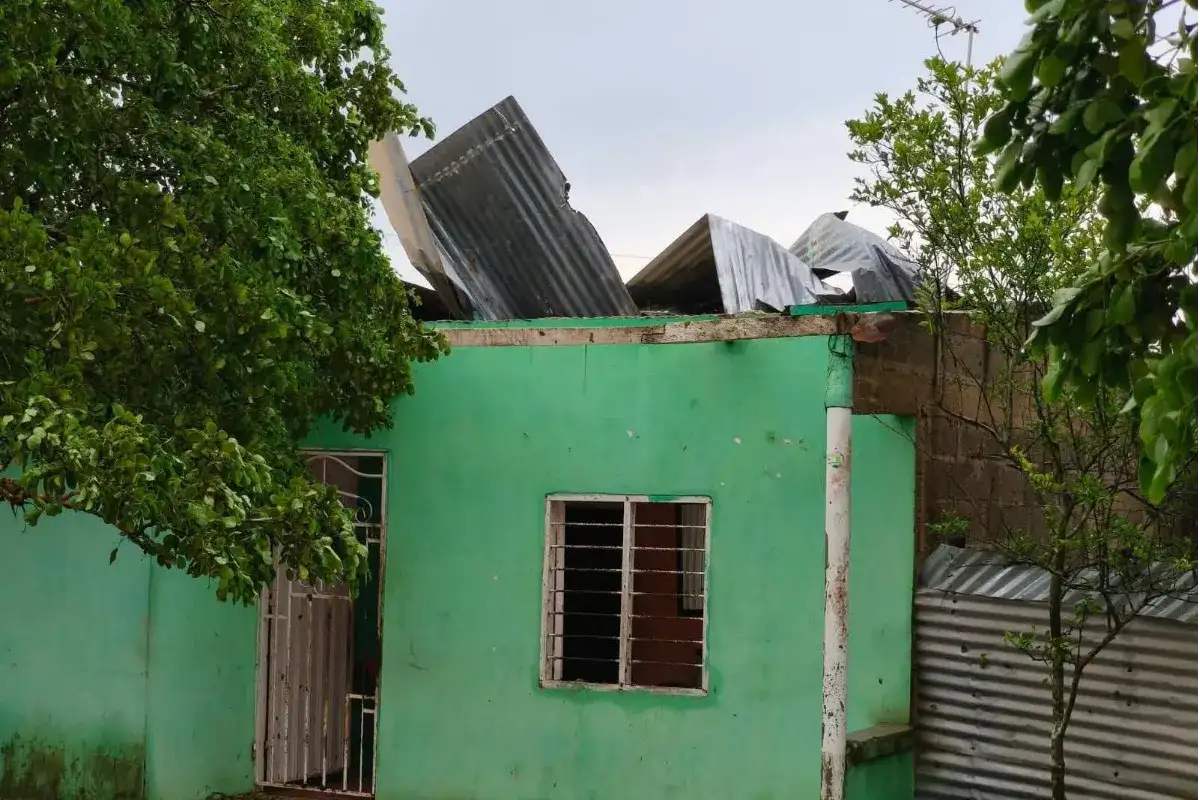 Fuertes vientos y lluvias causan daños en zona rural de Corozal