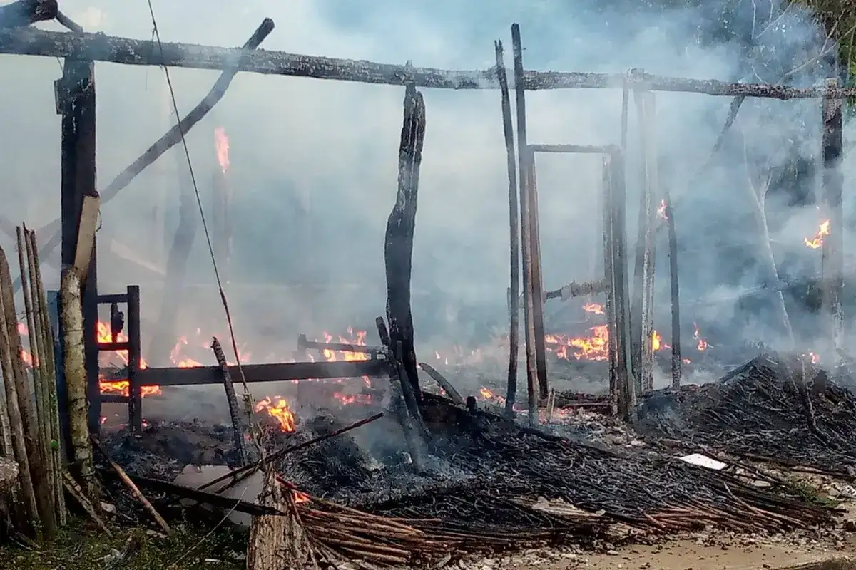 Incendio los dejó en la calle