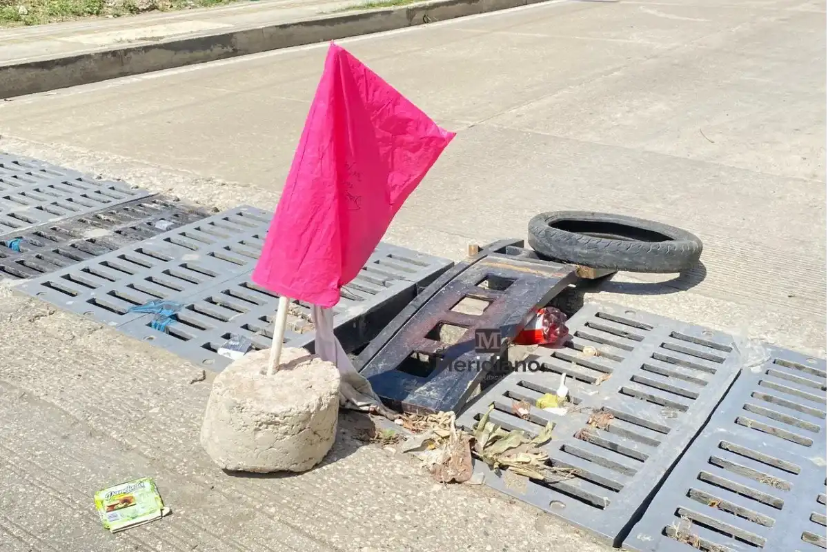 Rejillas de desagüe convertidas en peligro para conductores y peatones en Sincelejo