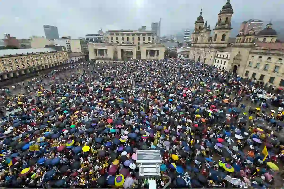 Masivas marchas en el país en apoyo a Uribe