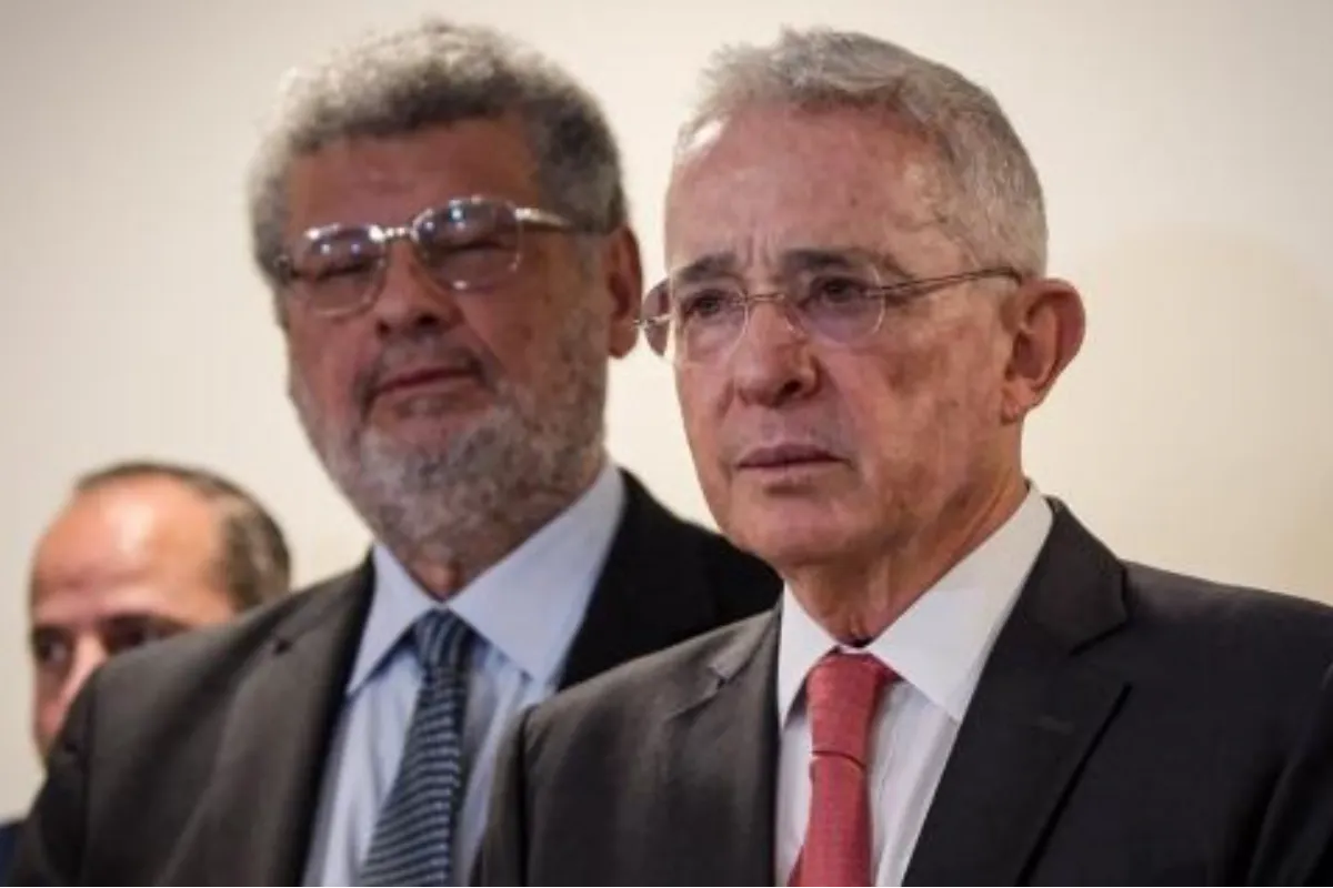 Defensa de Álvaro Uribe apela condena de 12 años por soborno y fraude