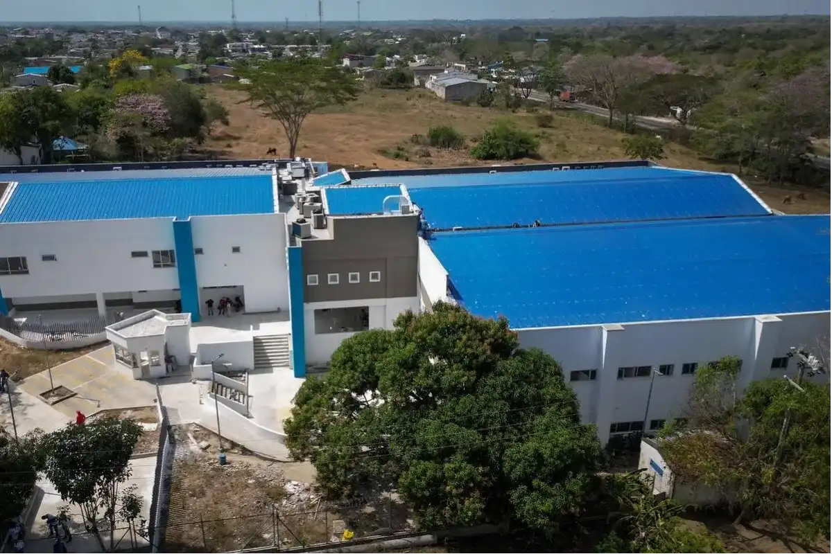 Aseguran recursos para equipos biomédicos del nuevo Hospital San Rafael de Chinú