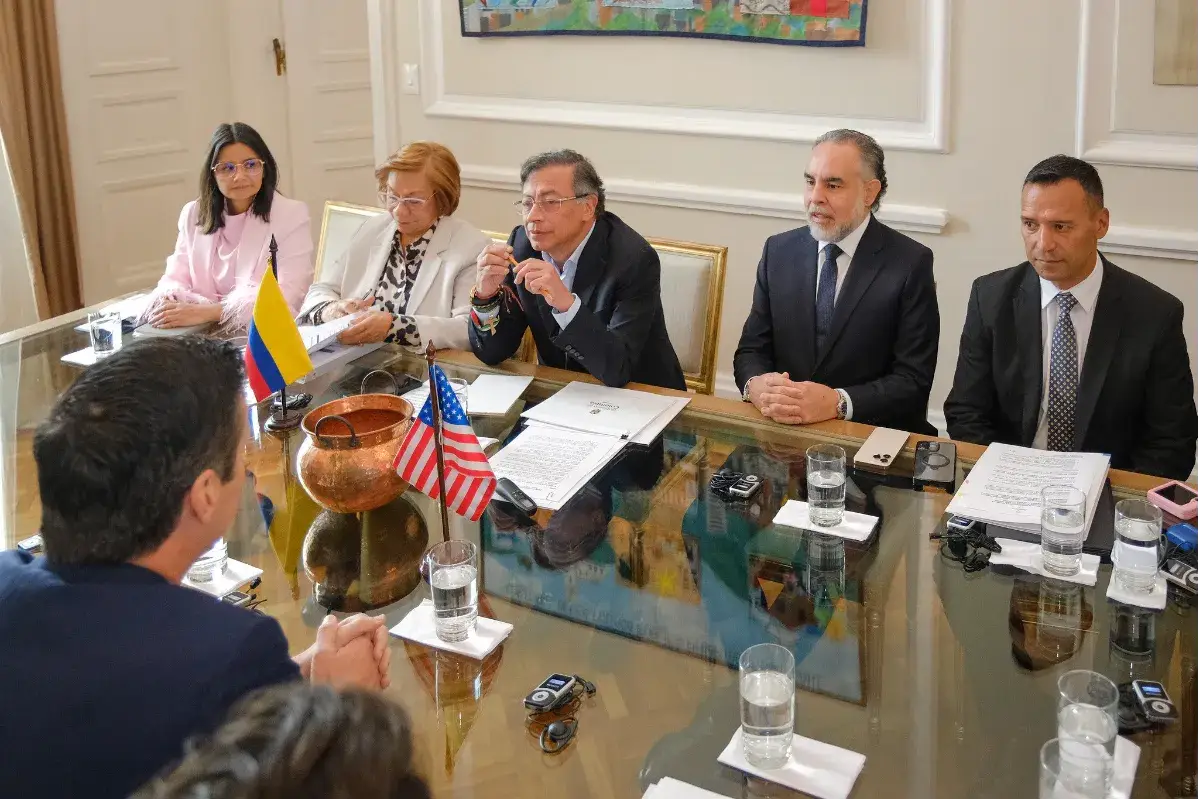 Petro y miembros de su gabinete se reúnen con diplomáticos estadounidenses