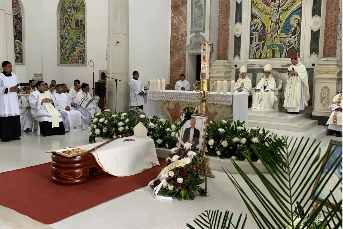Restos de monseñor Nel Beltrán están en la Catedral San Francisco de Asís