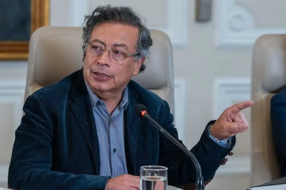 Petro no cumplió su agenda por quedarse dormido