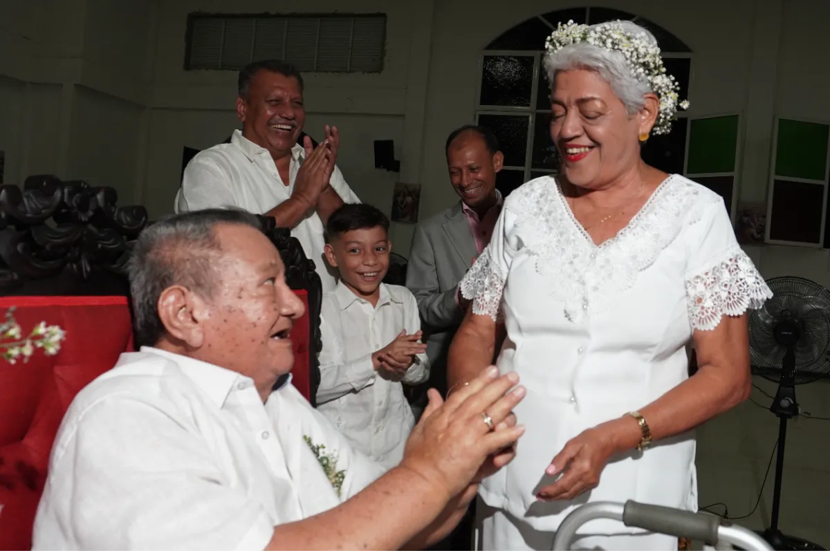 Tras 45 años de convivencia sellaron su amor ante Dios