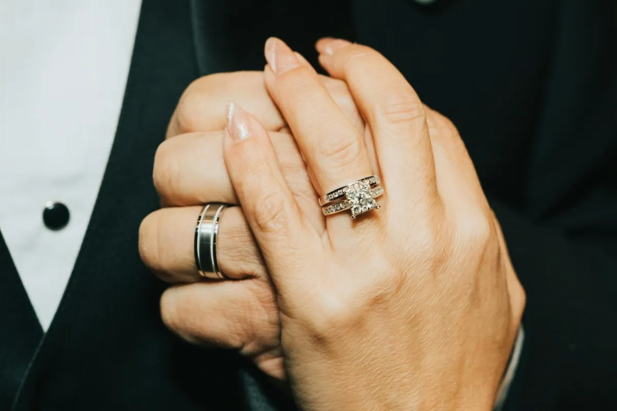 Tendencias 2025 en argollas matrimoniales