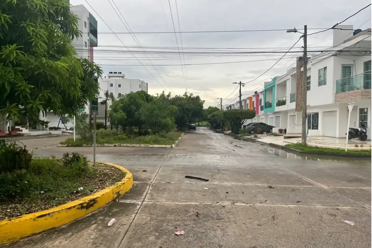Se le metieron y le robaron el carro