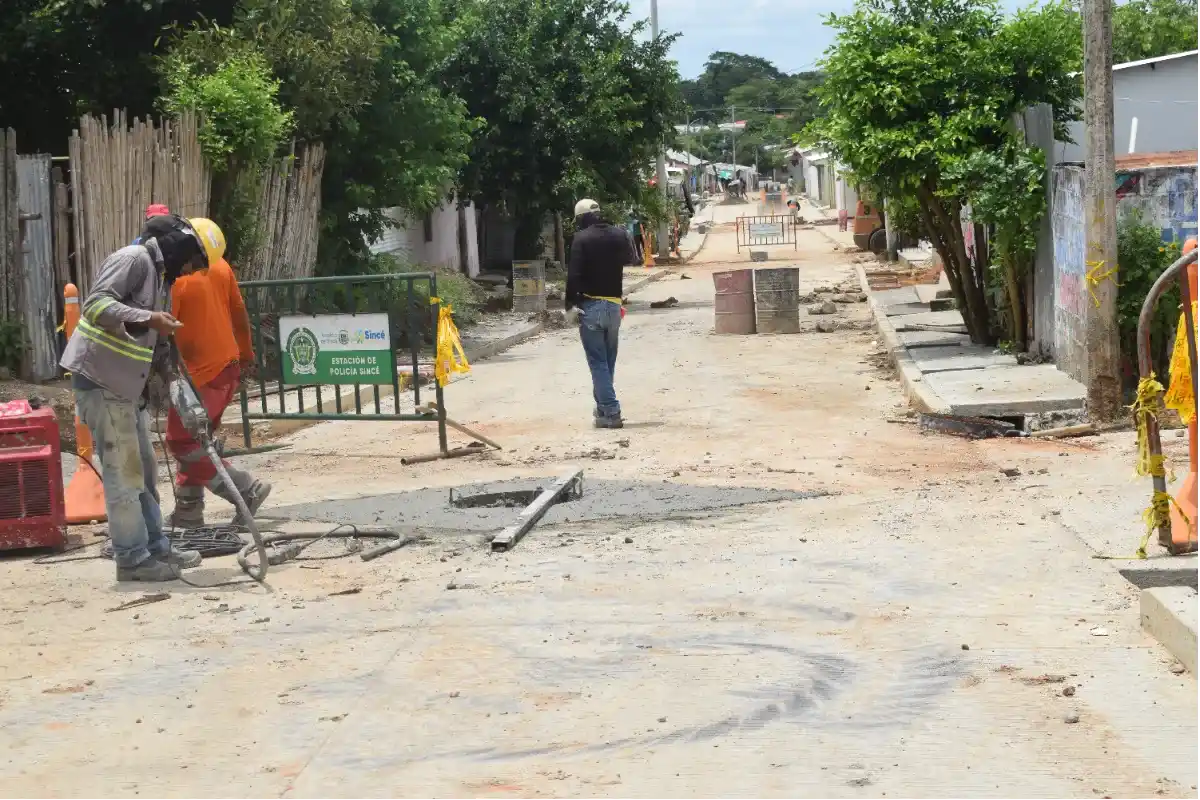 Avanzan a buen ritmo las obras de pavimentación en el municipio de Sincé