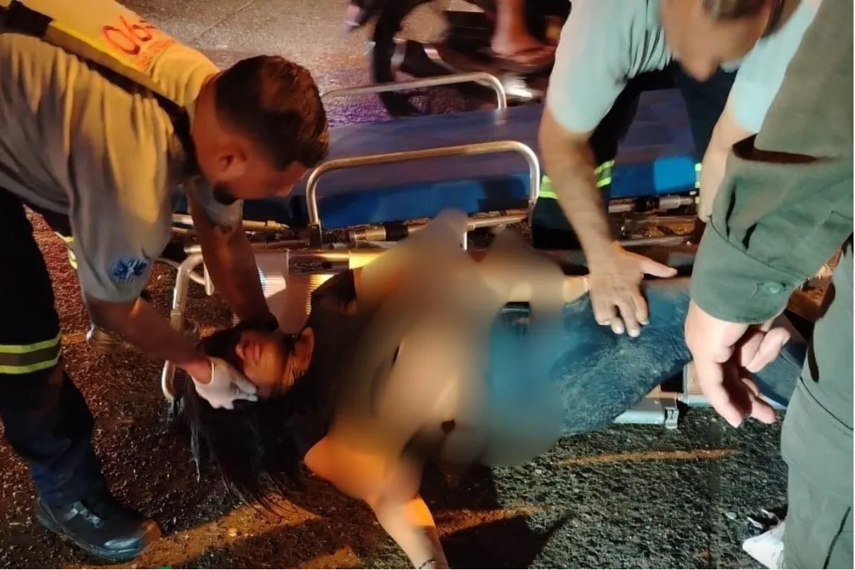 Se accidentaron y la dejó tirada