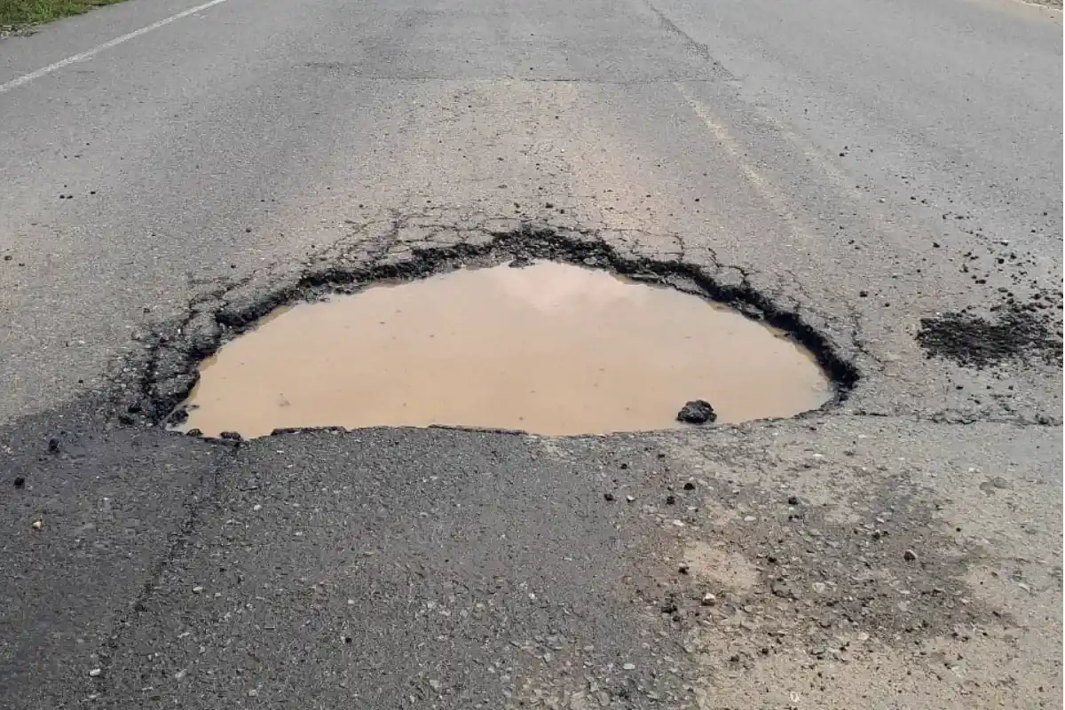 Piden nuevamente reparar los huecos de la vía Las Tablitas