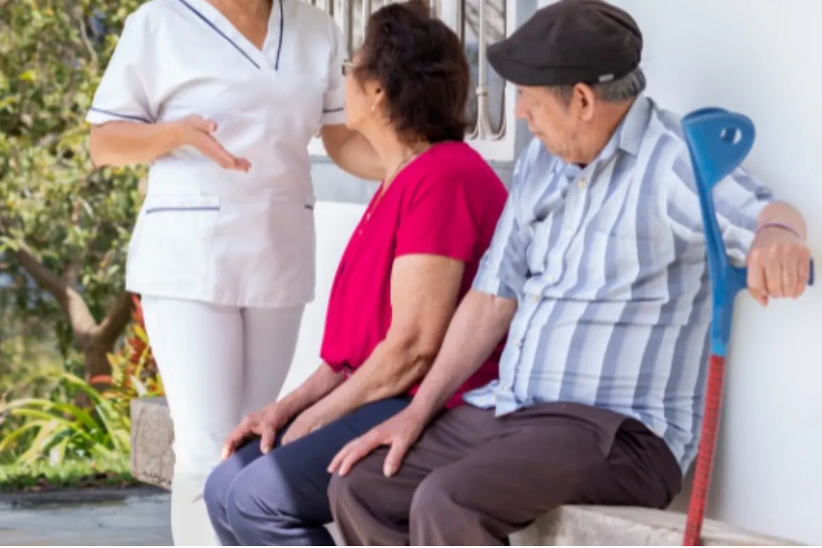 Buscan a más de 17 mil adultos mayores