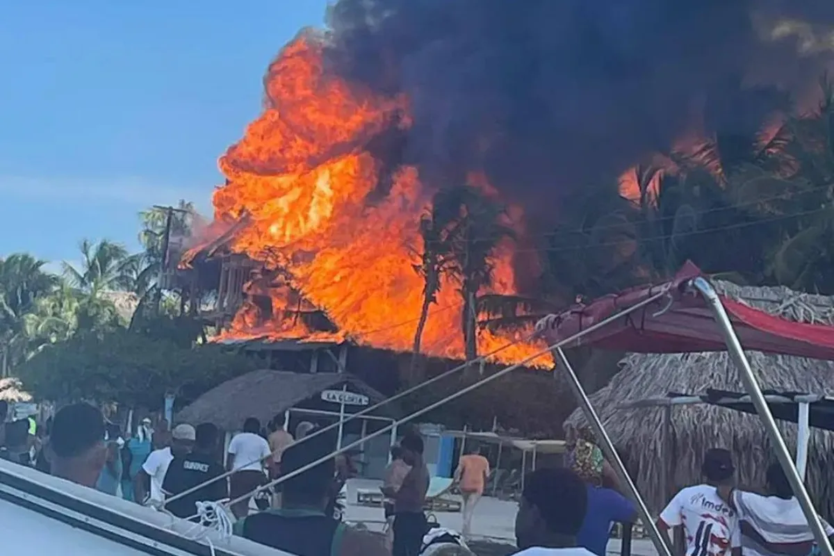 Inauguración frustrada: voraz incendio arrasó con varias cabañas
