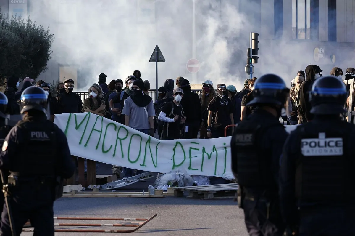 Francia en tensión: Protestas coinciden con la llegada del nuevo primer ministro