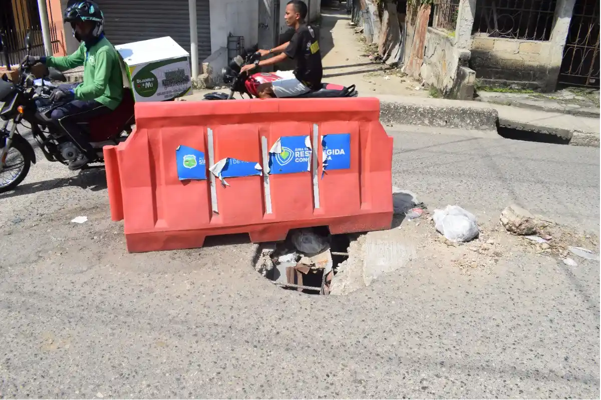 Hueco representa un peligro para conductores y peatones en Sincelejo