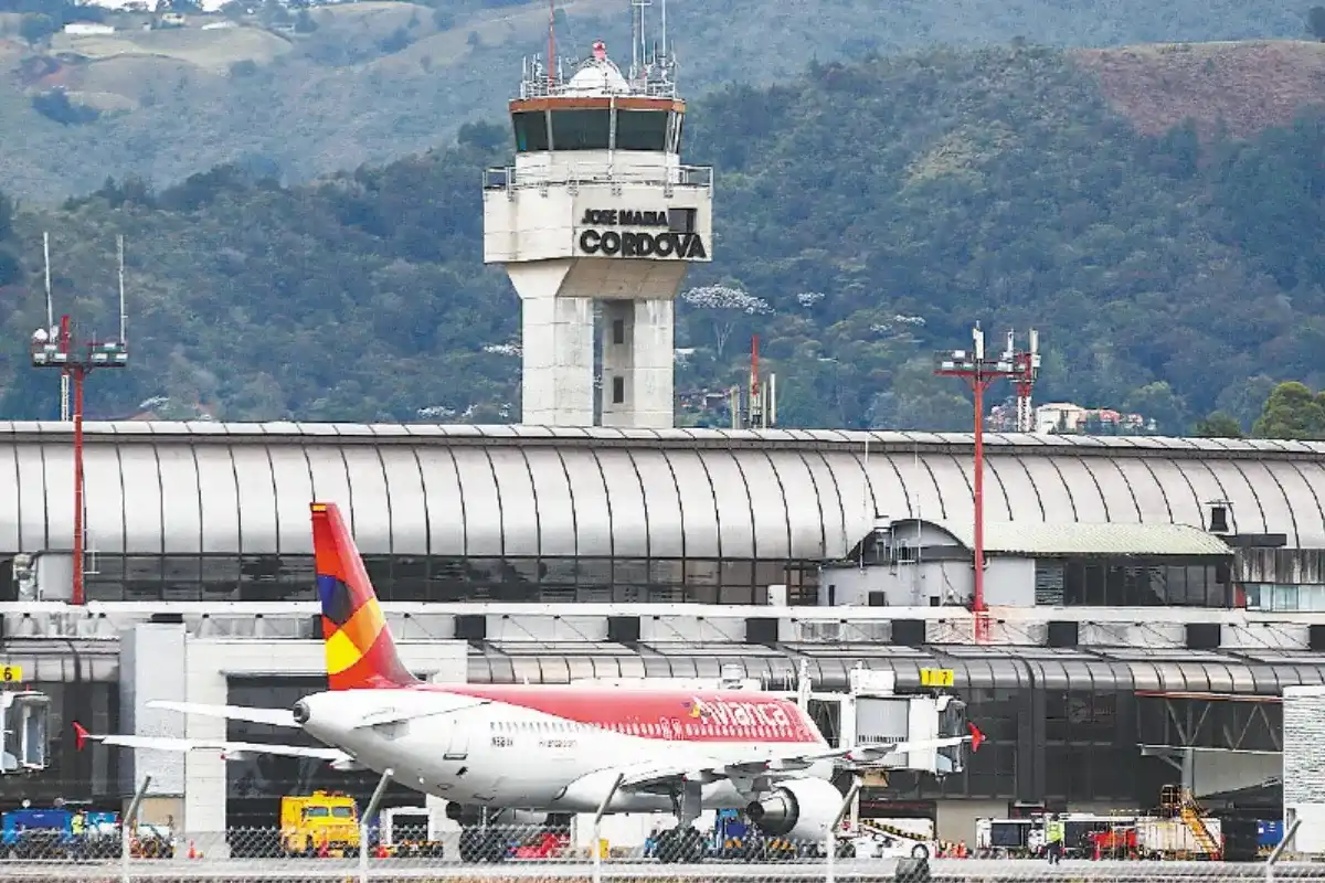 Dos aviones casi se estrellan, 250 vidas estuvieron en riesgo