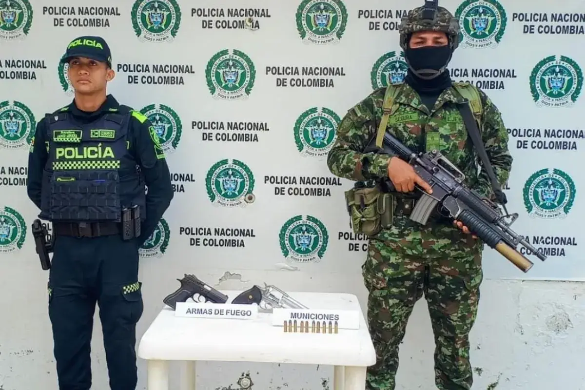 En un costal habían armas y municiones