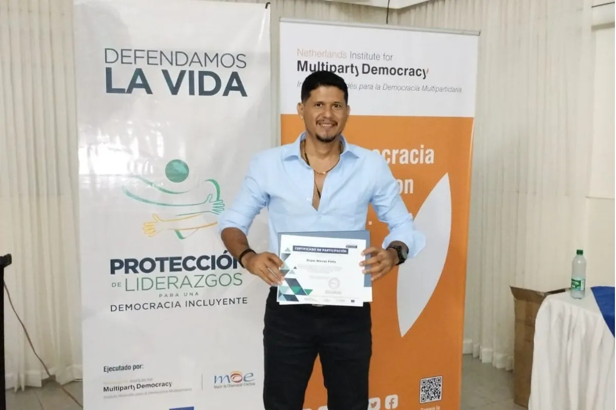 Atentan contra líder social