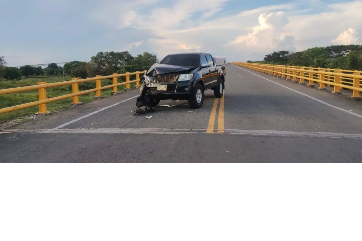 Choque de carros en el puente Roncador