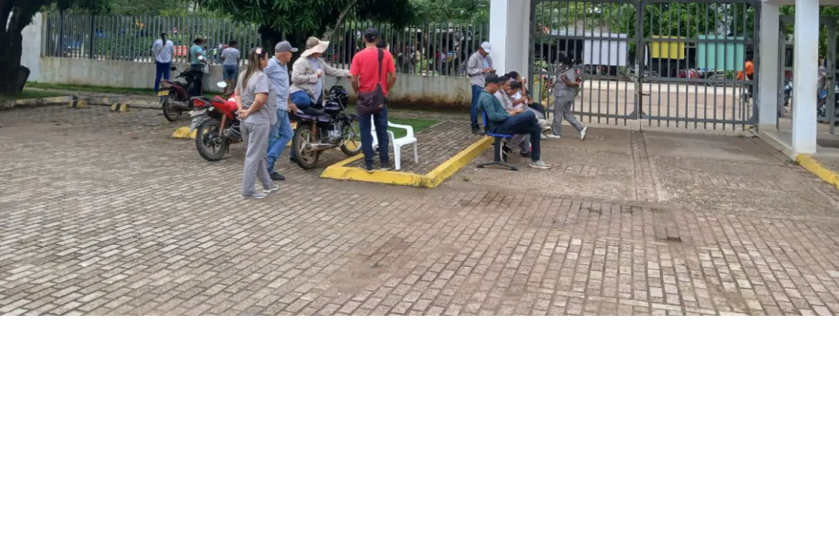 Trabajadores de servicios generales del HUS, San Marcos, están en paro