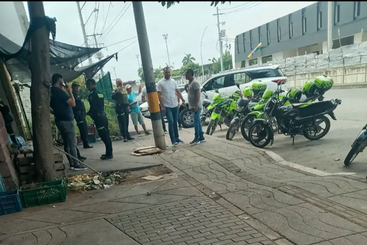Investigan robo de un carro