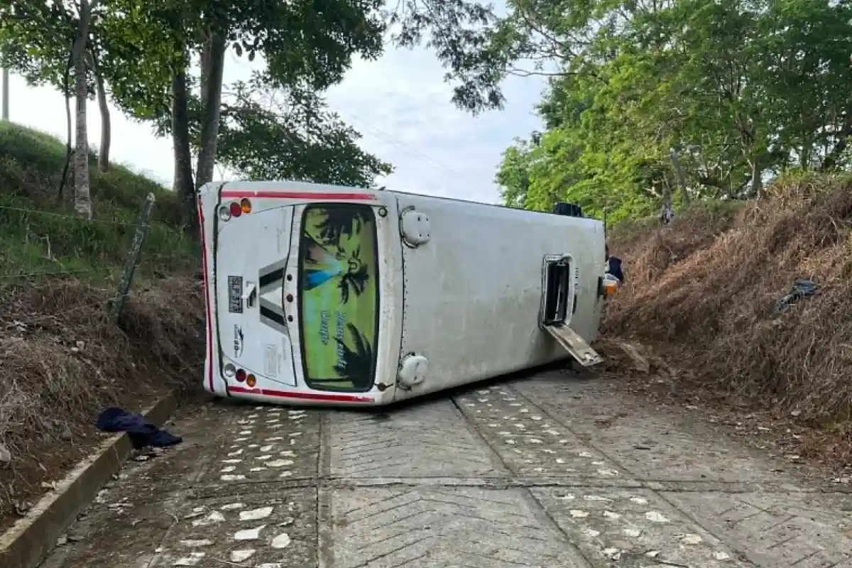 Terminaron volcados en vías de Córdoba