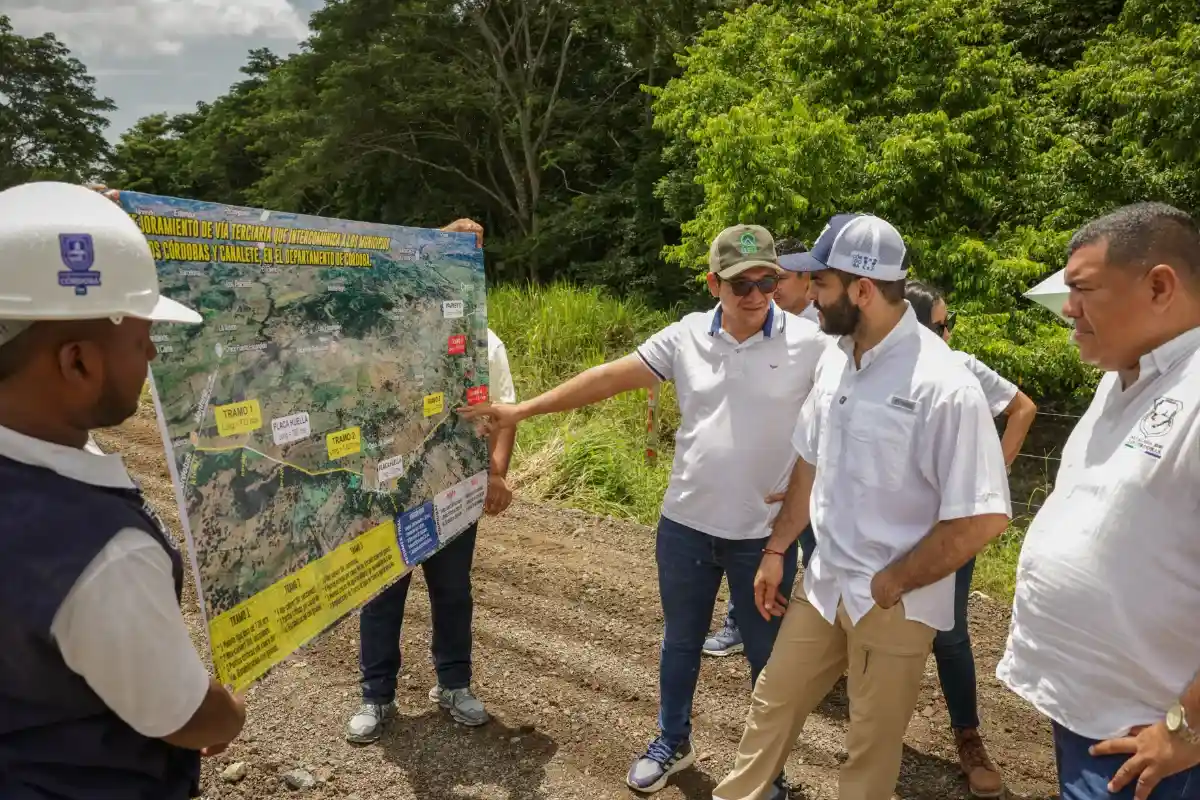Gobernador revisó avance de obra en Los Córdobas